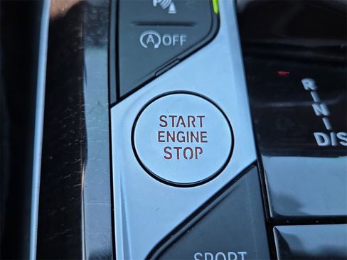 Used 2023 BMW 330i Sedan w/ Premium Package image 32