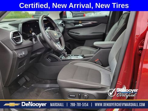 Used 2024 Chevrolet TrailBlazer LT w/ Convenience Package FWD image 8