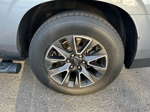 Used 2022 Chevrolet Suburban Z71 w/ Z71 Off-Road Package image 9