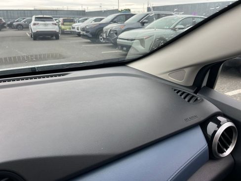 Used 2025 Nissan Versa SV FWD image 34