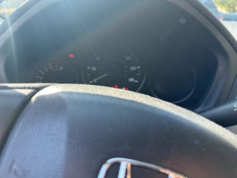 Used 2017 Honda HR-V LX image 4