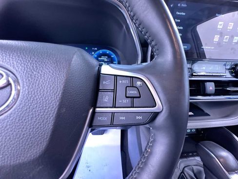 Used 2025 Toyota Highlander Platinum AWD/4WD image 21