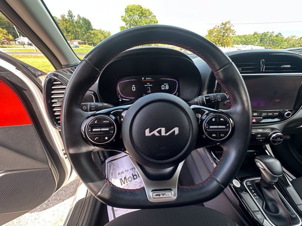 Used 2023 Kia Soul GT-Line FWD image 12