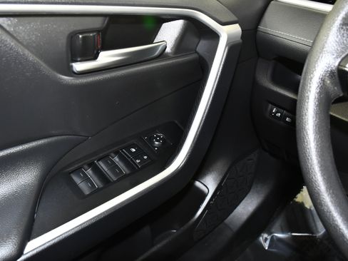 Used 2025 Toyota RAV4 XLE AWD/4WD image 33