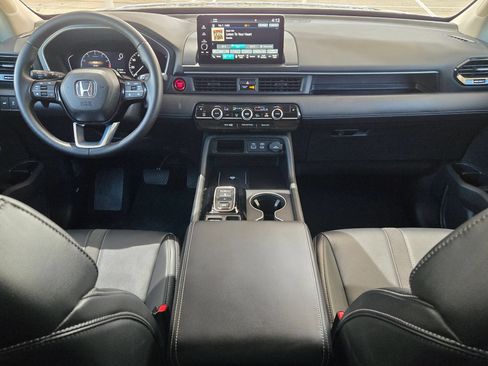 Used 2025 Honda Pilot EX-L image 16