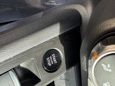Used 2025 Nissan Kicks SV FWD image 30