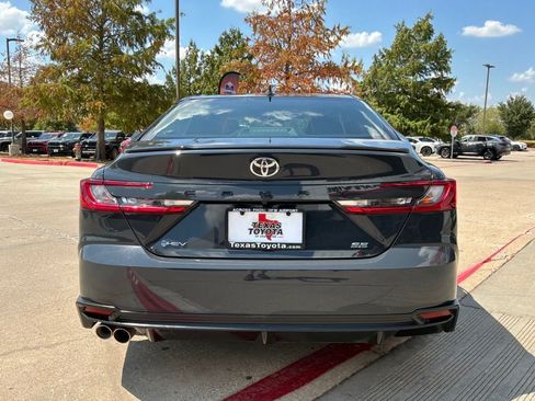 Used 2026 Toyota Camry SE FWD image 7