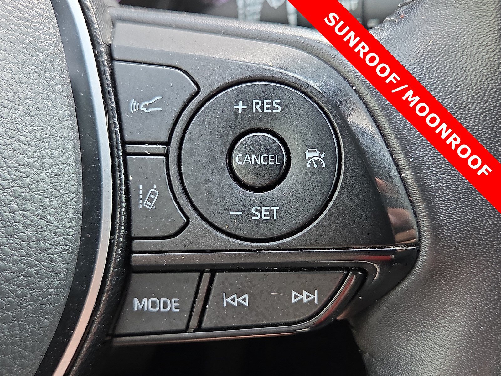 Used 2022 Toyota RAV4 XLE Premium FWD image 22