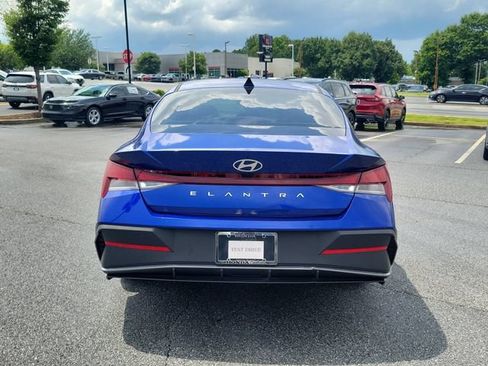 Used 2024 Hyundai Elantra SEL FWD image 5