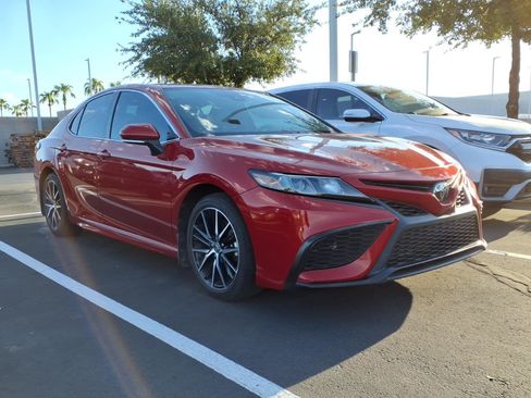 Used 2024 Toyota Camry SE FWD image 1