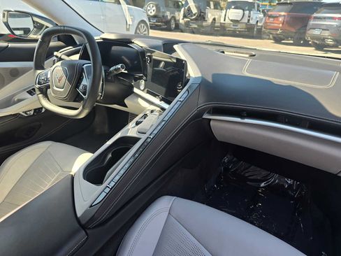 Used 2024 Chevrolet Corvette Stingray Premium Conv w/ Z51 Performance Package RWD image 11