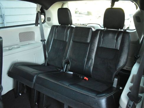 Used 2018 Dodge Grand Caravan SXT image 25