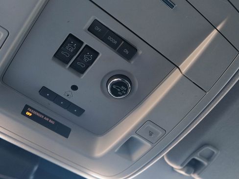 Used 2020 Chevrolet Suburban Premier image 43