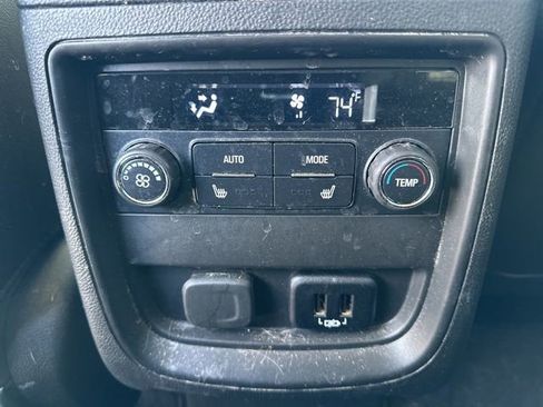 Used 2018 Buick Envision Essence image 16