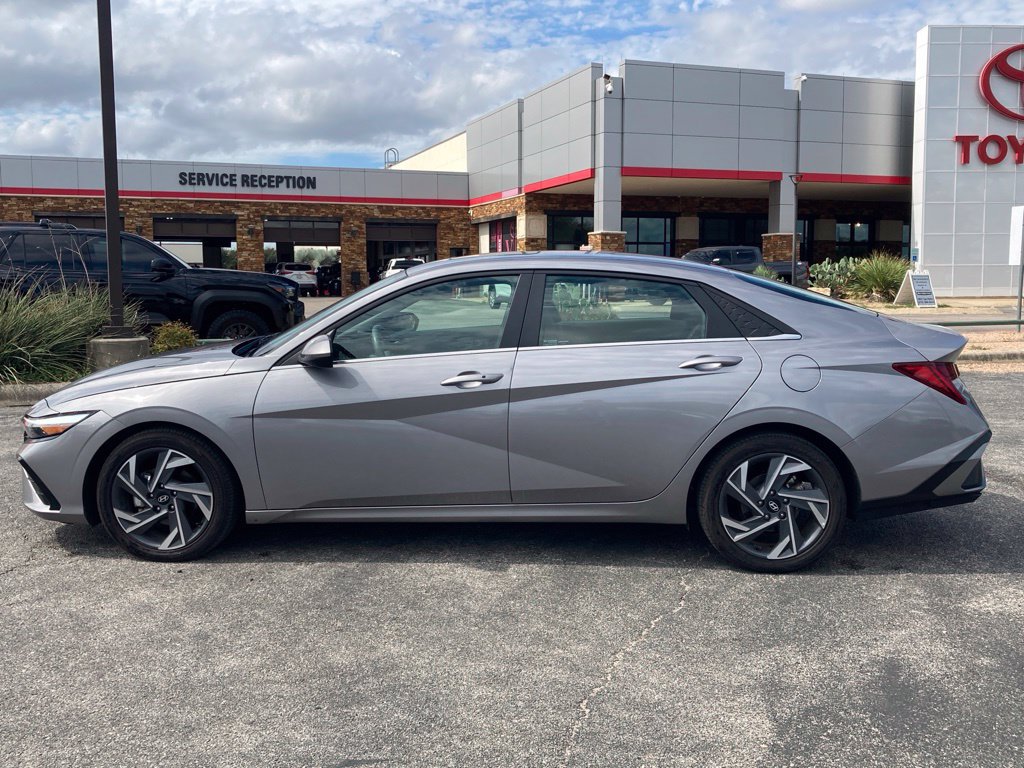 Used 2025 Hyundai Elantra SEL FWD image 7