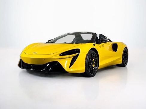 Used 2025 McLaren Artura Spider RWD image 1