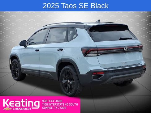 Used 2025 Volkswagen Taos SE image 2