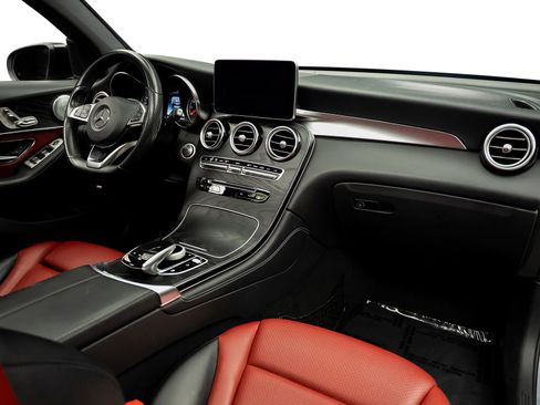 Used 2018 Mercedes-Benz GLC 300 4MATIC Coupe image 2