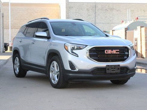 Used 2018 GMC Terrain SLE w/ Driver Convenience Package image 2