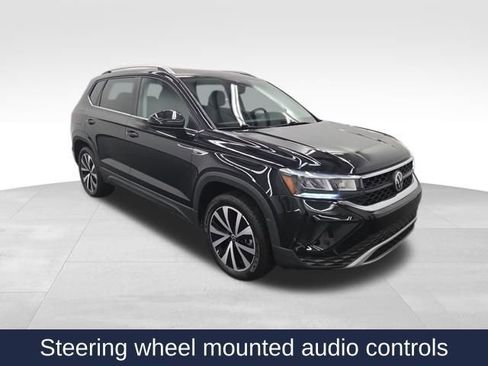 Used 2022 Volkswagen Taos SE w/ Panoramic Sunroof Package image 9