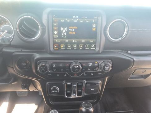 Used 2020 Jeep Wrangler Unlimited Sahara AWD/4WD image 32