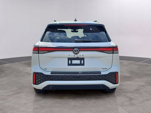 Certified 2026 Volkswagen Tiguan SE R-Line AWD/4WD image 5