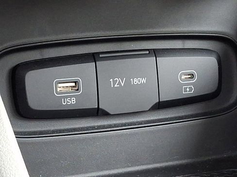 Used 2023 Hyundai Venue SEL image 23