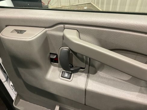 Used 2025 Chevrolet Express 3500 LS RWD image 10