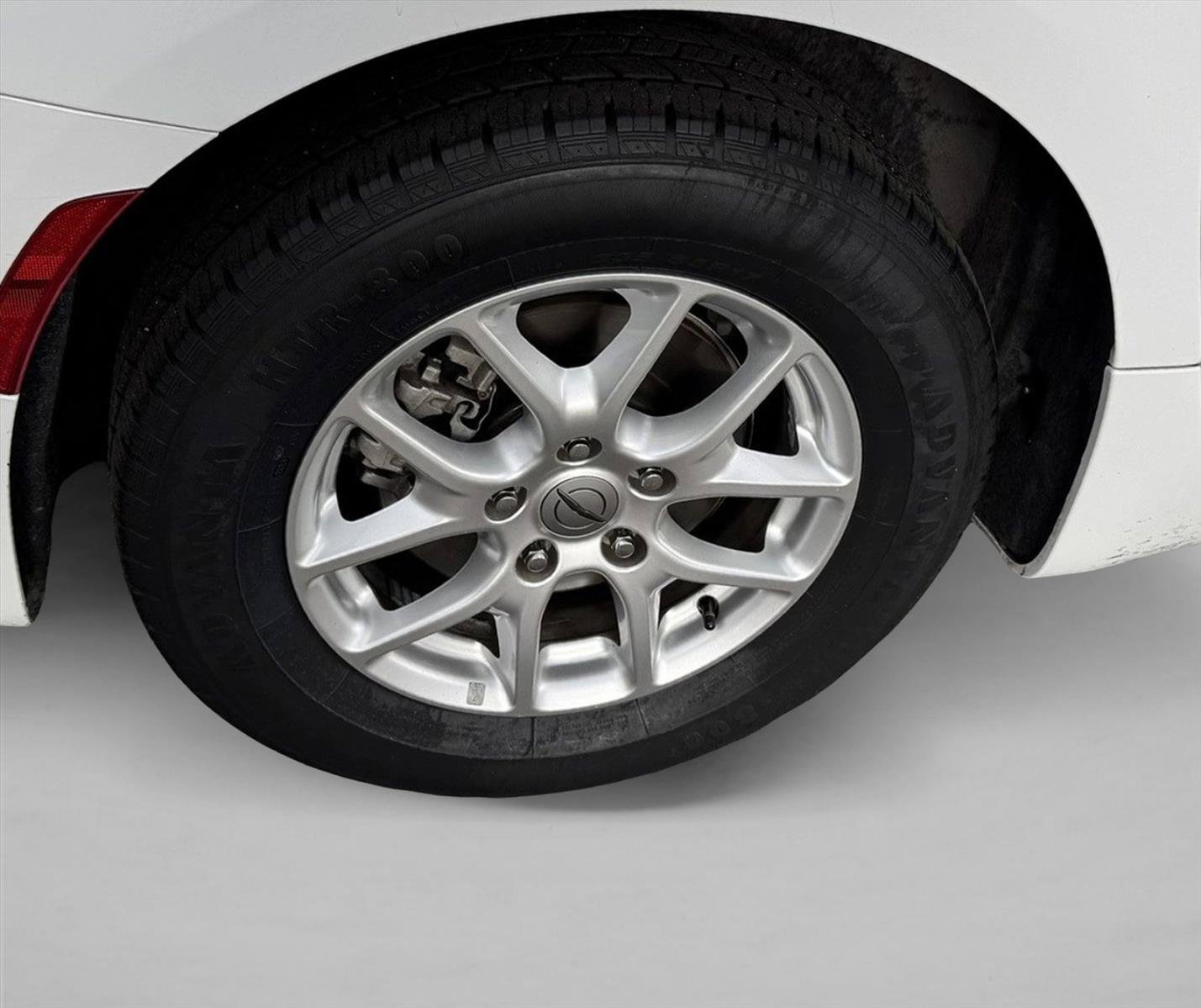 Used 2022 Chrysler Voyager LX FWD image 9