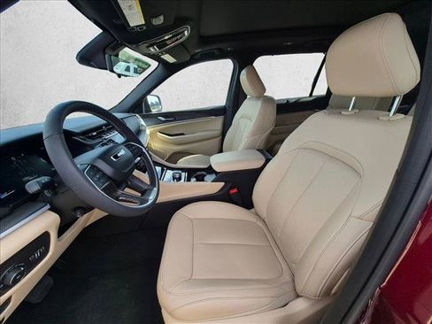 Used 2025 Jeep Grand Cherokee L Limited w/ Luxury Tech Group II AWD/4WD image 14