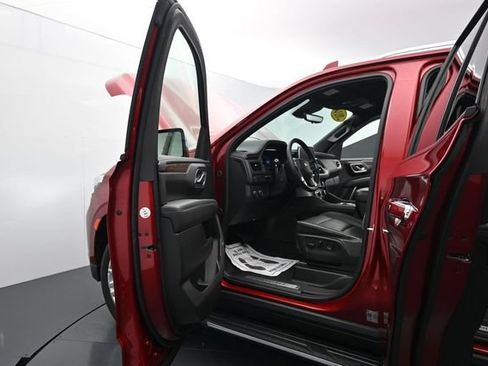 Used 2024 Chevrolet Tahoe Premier AWD/4WD image 17