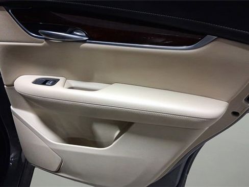 Used 2018 Cadillac XT5 Luxury w/ Driver Awareness Package image 18