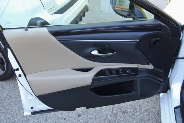 Used 2019 Lexus ES 350 w/ Accessory Package FWD image 15