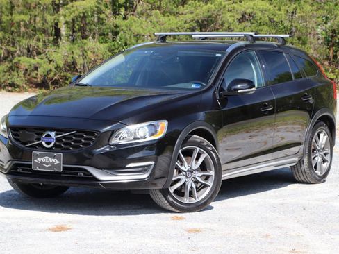 Used 2016 Volvo V60 T5 Cross Country Platinum w/ Climate Package AWD/4WD image 40