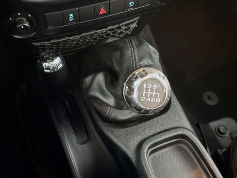 Used 2014 Jeep Wrangler Unlimited Sahara image 18