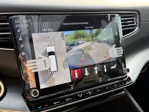 New 2025 Jeep Wagoneer L Series II image 24