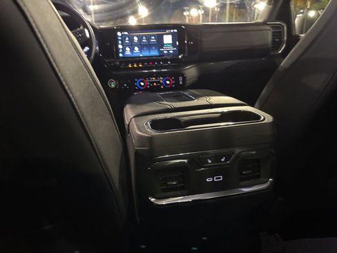 Used 2022 Chevrolet Silverado 1500 LTZ image 24