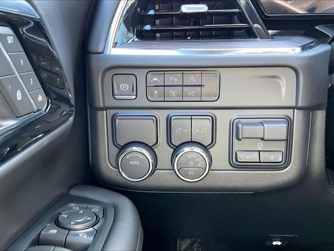 Used 2025 Chevrolet Tahoe LT w/ Comfort Package image 33