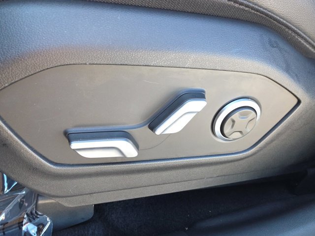 Certified 2025 Hyundai Santa Fe Limited AWD/4WD image 7
