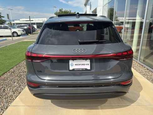 Used 2025 Audi Q6 e-tron Premium Plus image 5
