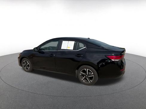 Used 2025 Nissan Sentra SV FWD image 8