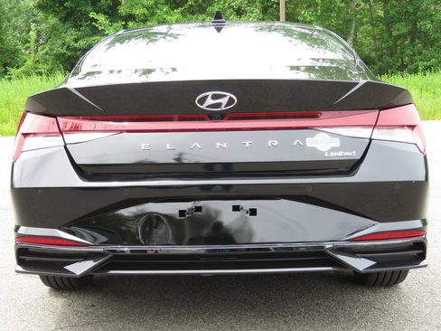 Used 2023 Hyundai Elantra Limited FWD image 6