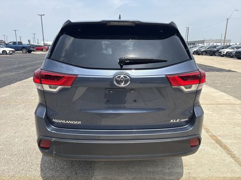 Used 2019 Toyota Highlander XLE AWD/4WD image 4