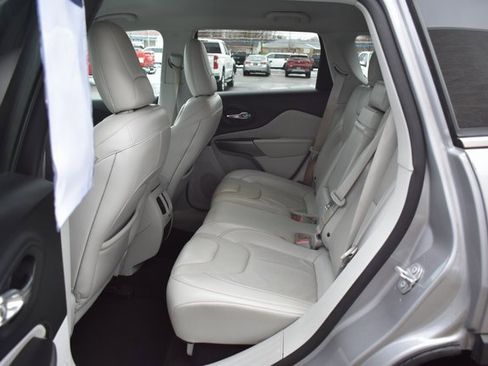 Used 2019 Jeep Cherokee Limited image 34