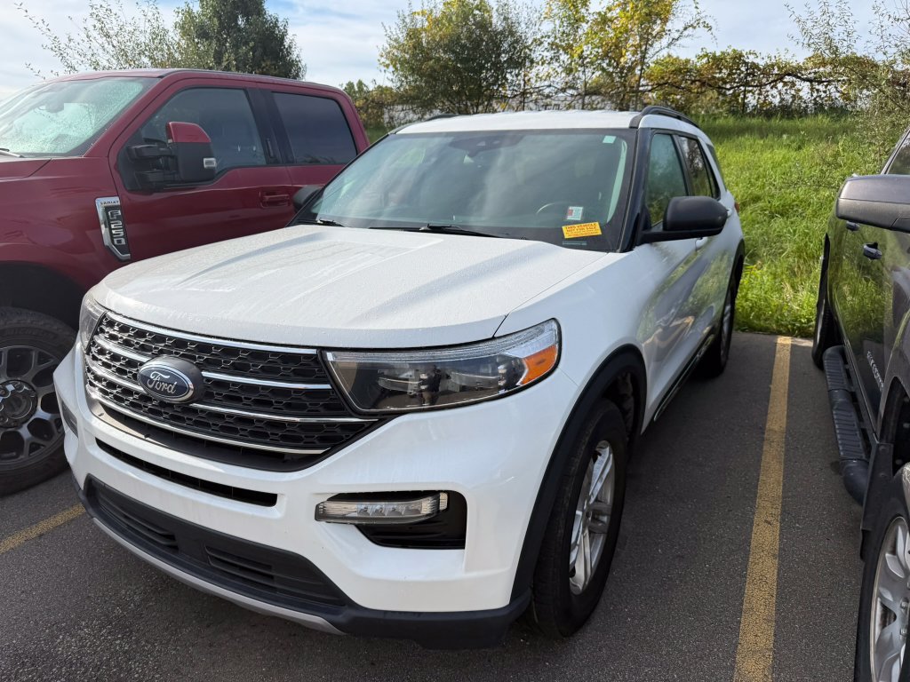 Used 2022 Ford Explorer XLT w/ Equipment Group 202A AWD/4WD image 3