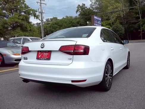 Used 2016 Volkswagen Jetta Sport FWD image 3
