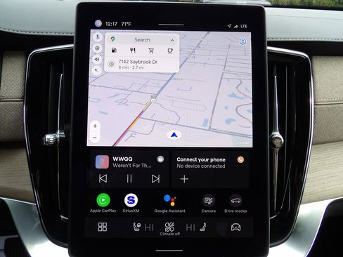 Certified 2025 Volvo XC90 B6 Plus image 21