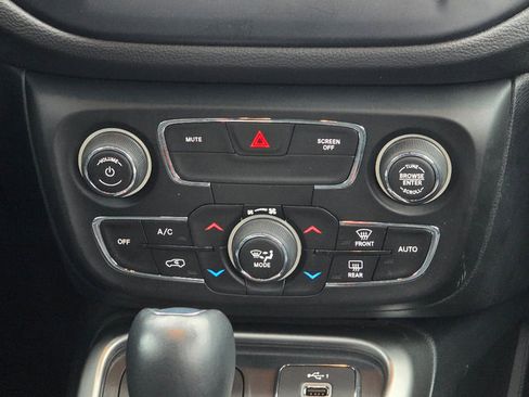 Used 2021 Jeep Compass Latitude image 25