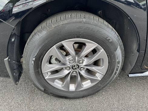 Used 2024 Toyota Sienna LE AWD/4WD image 25