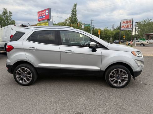Used 2020 Ford EcoSport Titanium AWD/4WD image 4